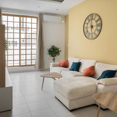 Entire Luxury Sliema Townhouse Steps From Beach Luaran gambar