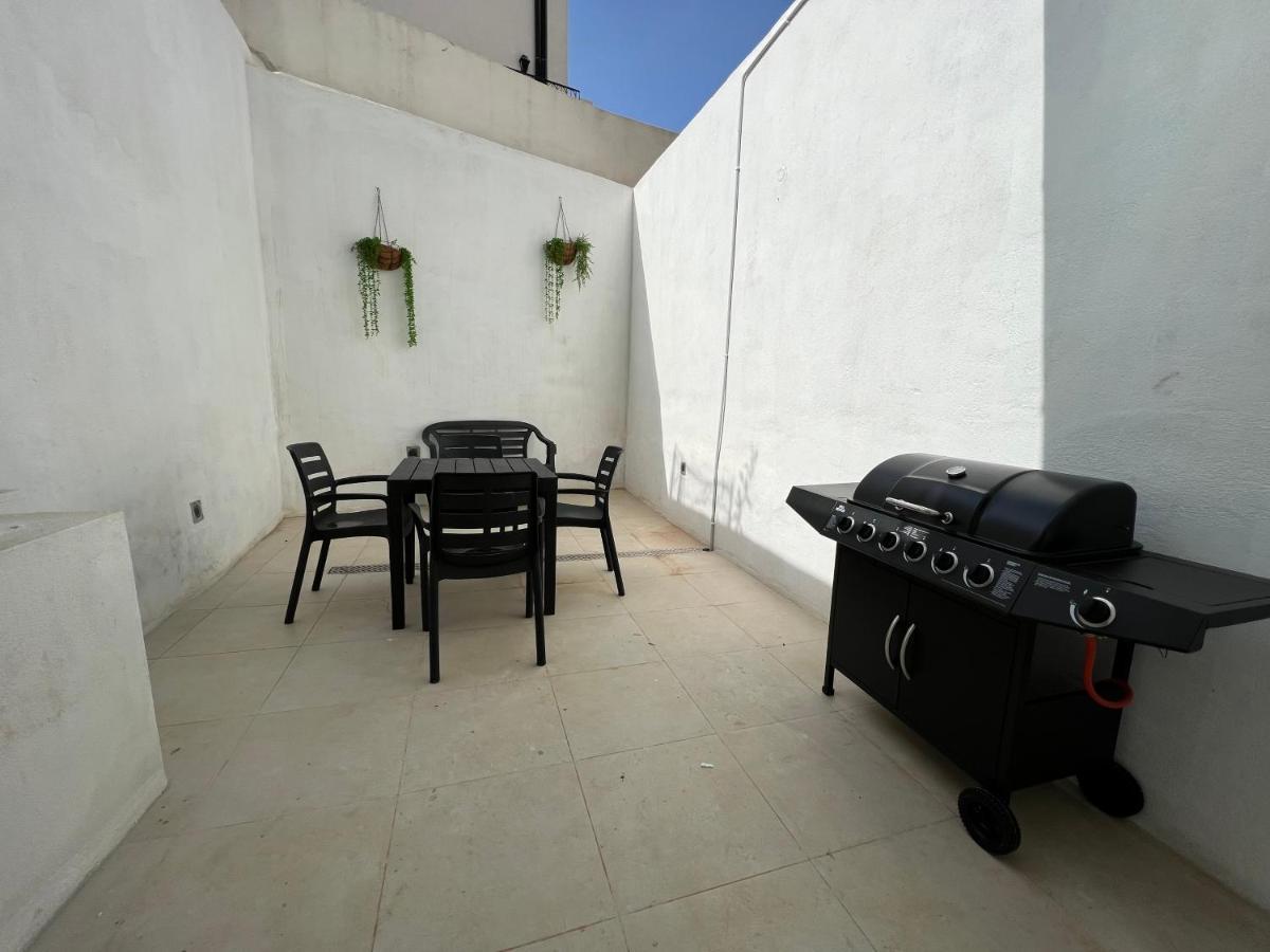 Entire Luxury Sliema Townhouse Steps From Beach Luaran gambar