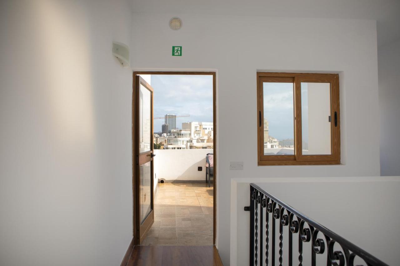 Entire Luxury Sliema Townhouse Steps From Beach Luaran gambar